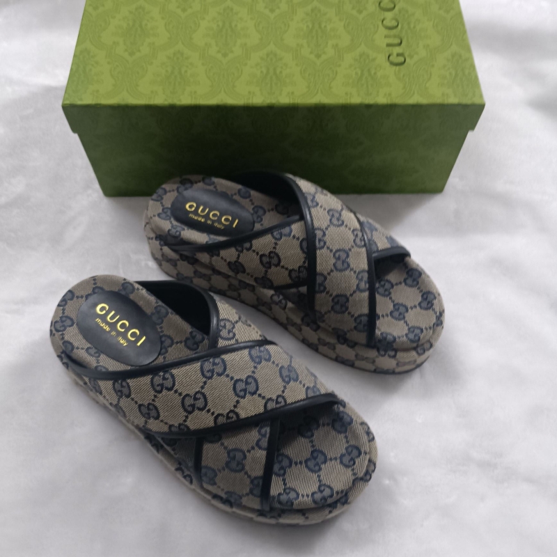 G*u*i slippers